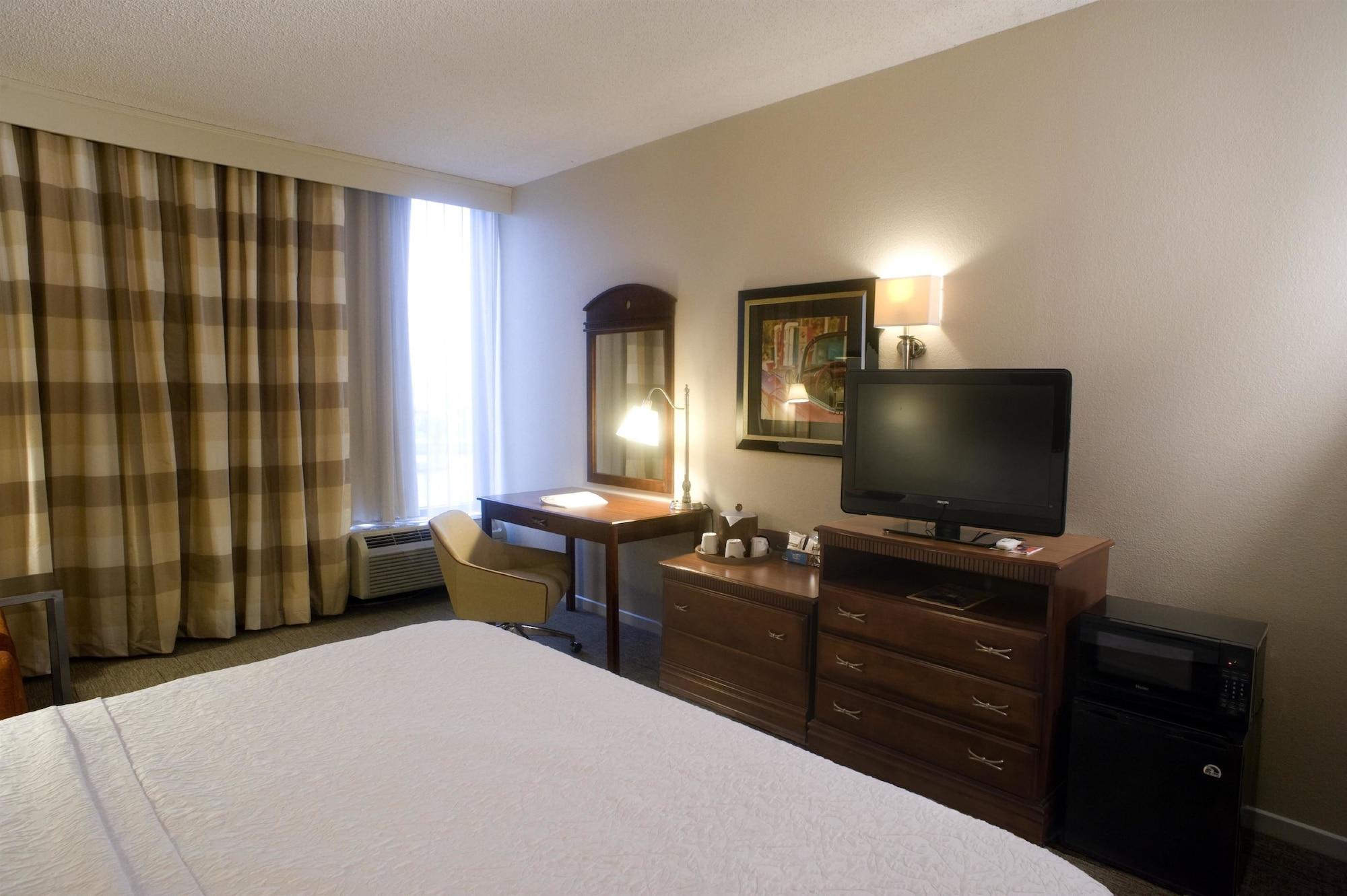 Hampton Inn Springfield-South Экстерьер фото