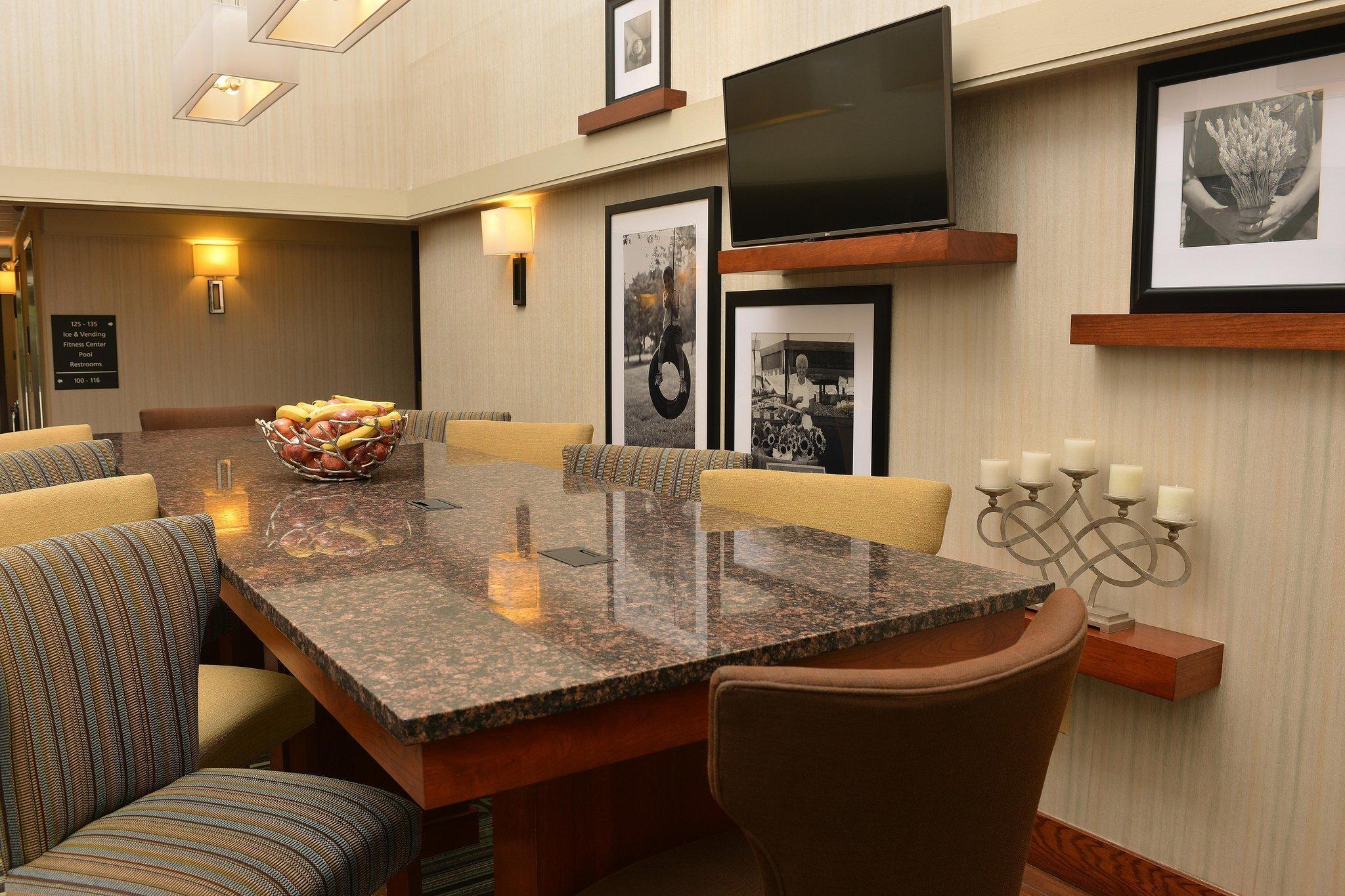 Hampton Inn Springfield-South Экстерьер фото