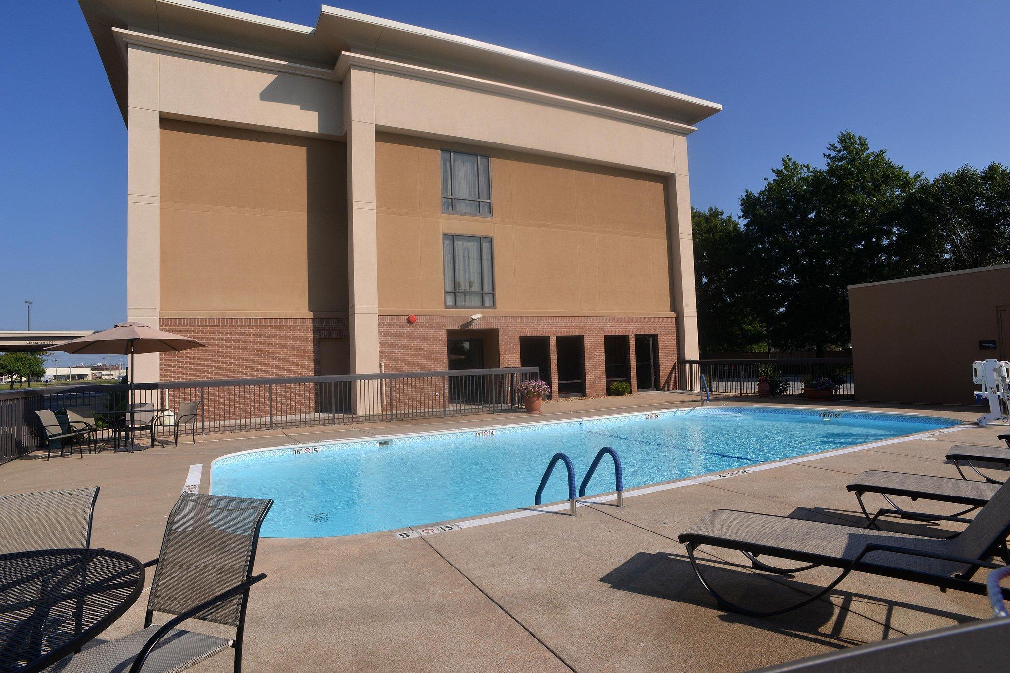 Hampton Inn Springfield-South Экстерьер фото