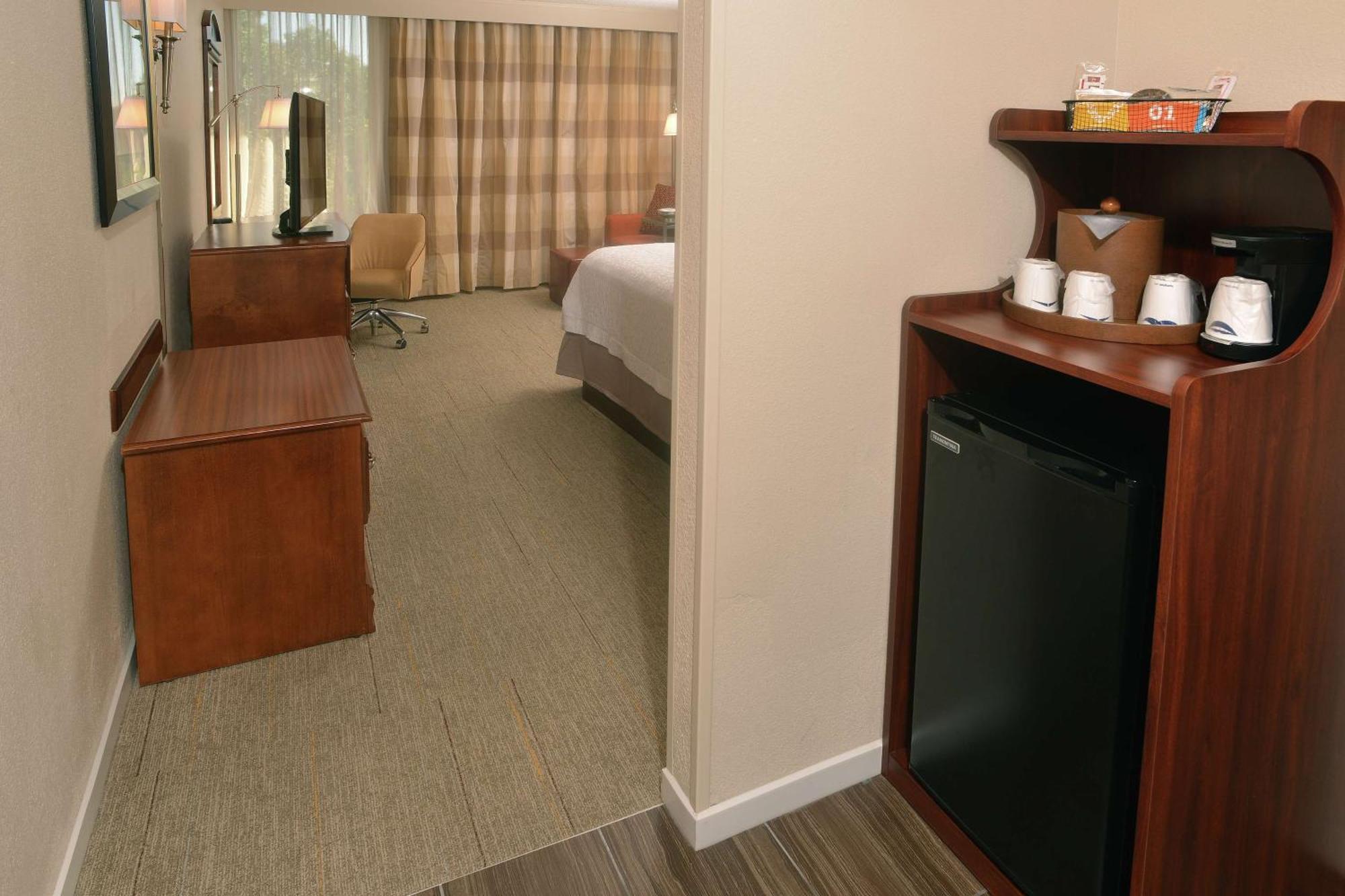 Hampton Inn Springfield-South Экстерьер фото