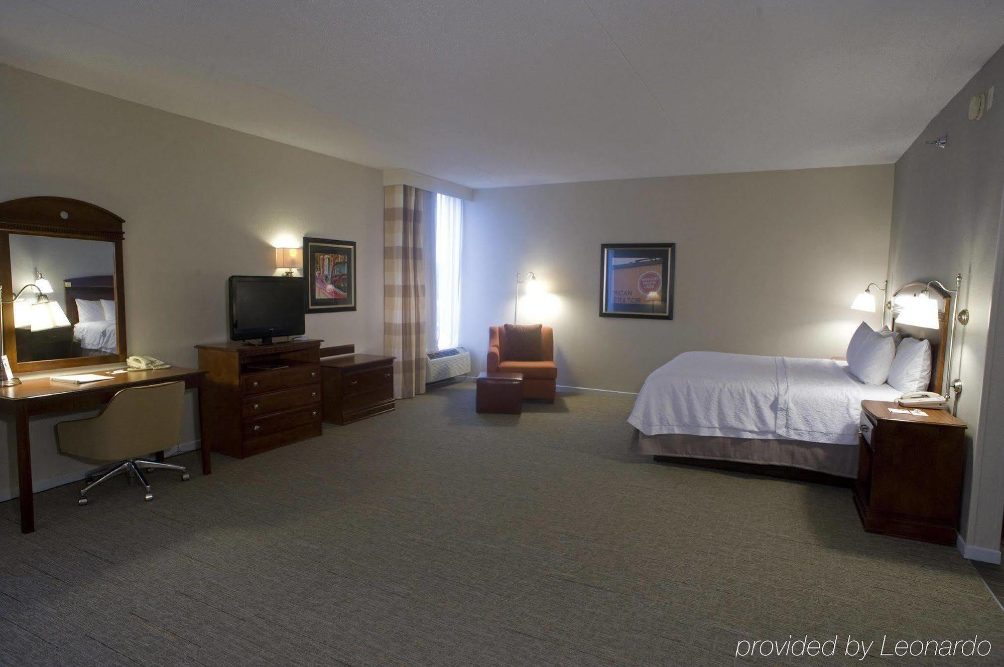 Hampton Inn Springfield-South Экстерьер фото