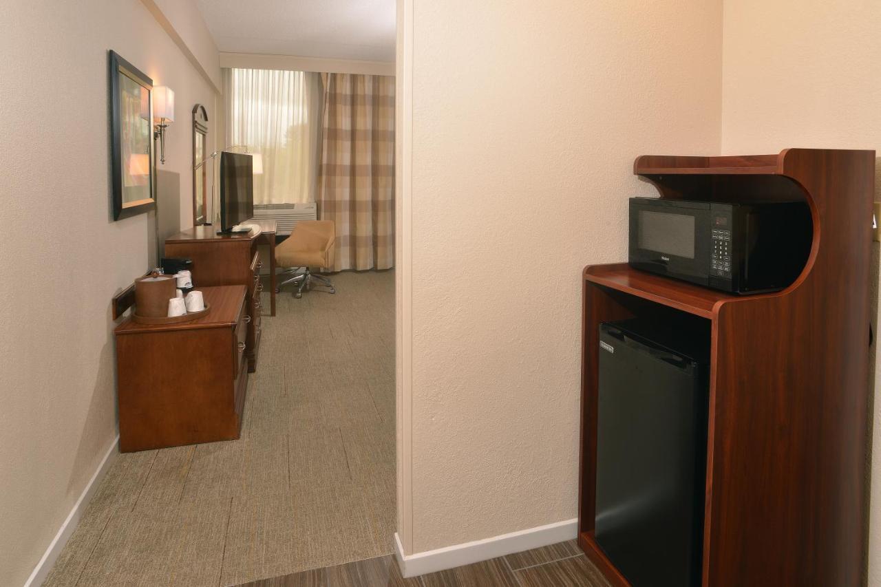 Hampton Inn Springfield-South Экстерьер фото