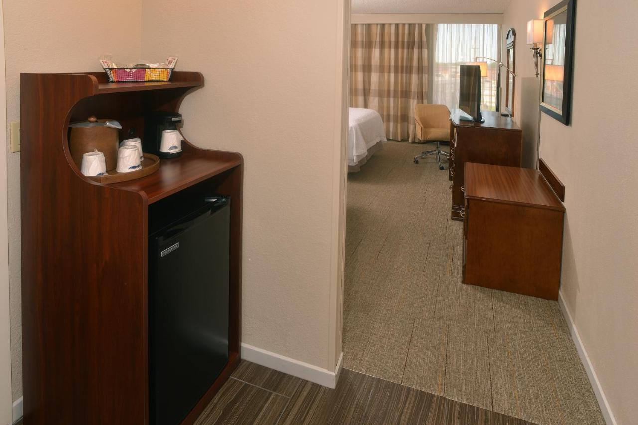 Hampton Inn Springfield-South Экстерьер фото